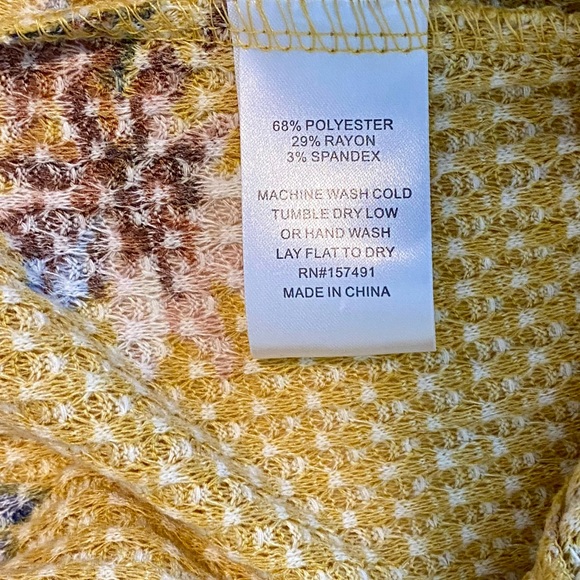 Bloomfield Mustard Yellow Floral Waffle Knit V Neck Top Size M NWT Ruffl… - Picture 8 of 9